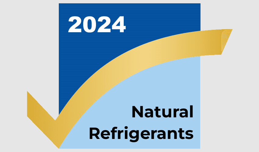 徽标设计：深蓝色方块上写着 2024，淡蓝色区域显示 Natural Refrigerants，横跨其上的金色渐变弧形从左下至右上，左下有金色箭头状元素，背景为浅灰色。