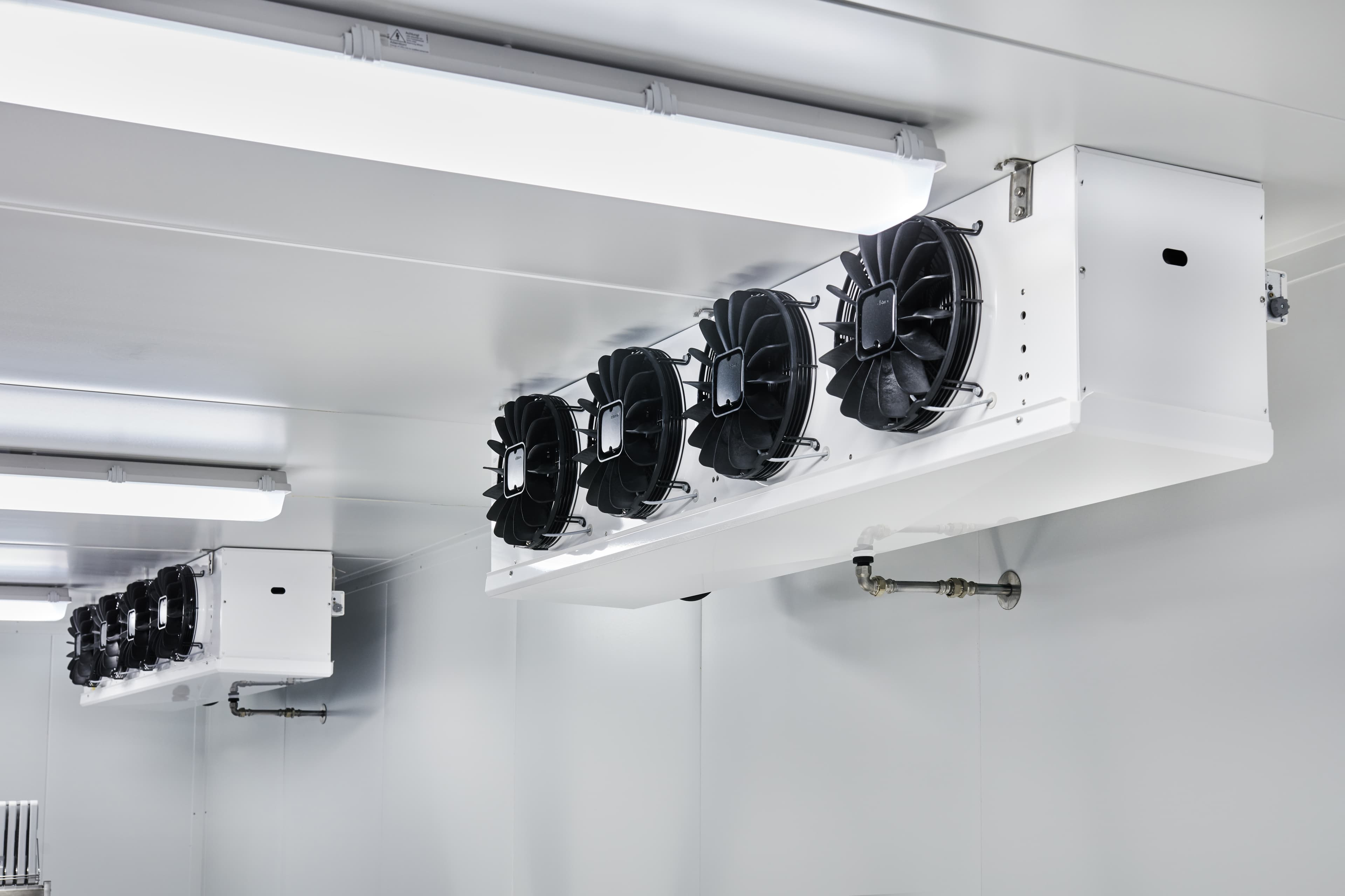 Kaeltetechnische Anlagen der Sachsen Kälte GmbH bei ProServ in Pulheim, Foto: Robert Gommlich, robertgommlich.net