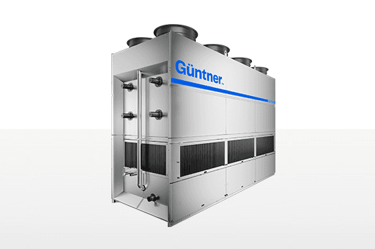 Grand système de refroidissement industriel en métal, avec des ventilateurs sur le dessus et tuyauterie latérale, logo bleu Guntner.