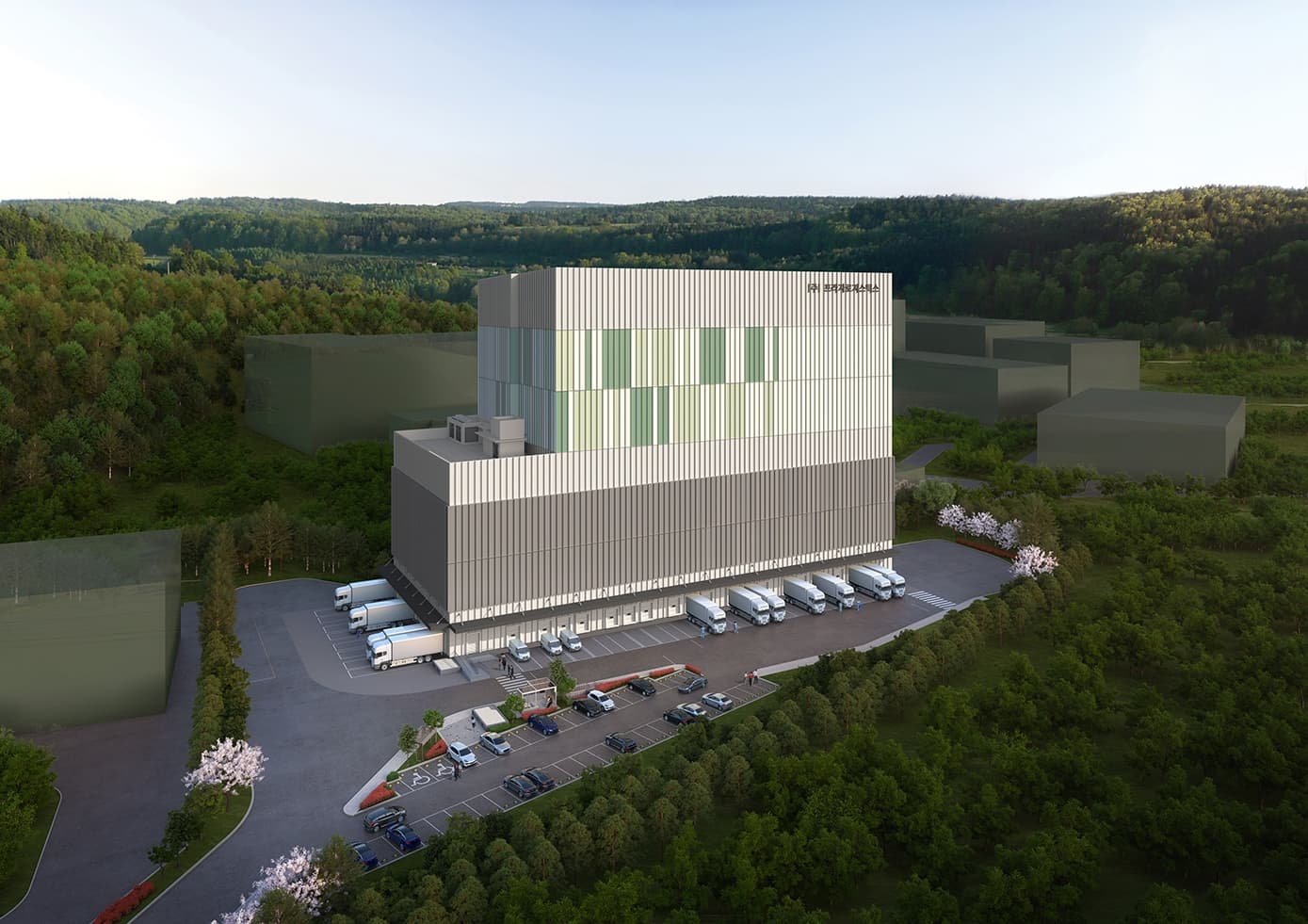 Großes, modernes Bürogebäude auf einer grünen Anhöhe mit umliegenden Wälder, LKW- und PKW-Parkplätzen im Vordergrund und mehreren anliegenden Nebengebäuden.